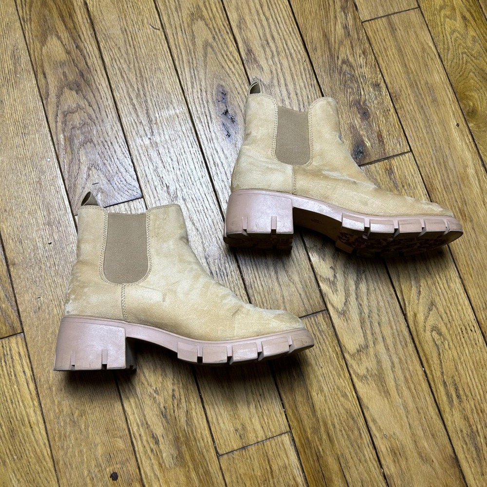 Tan Faux Suede‎ Lug Sole Chelsea Boots Star Tread Ankle Booties Sand Size 6.5